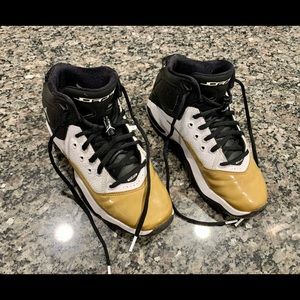 Youth Boys Jordan basketball shoes. Gently used.